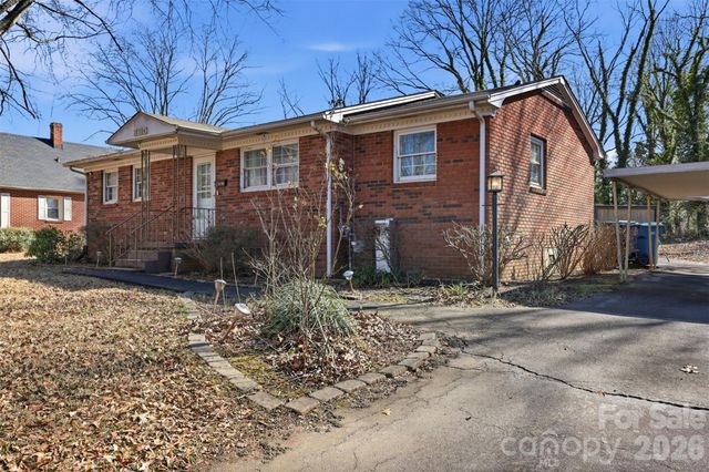 324 17th Avenue NE, Hickory, NC 28601