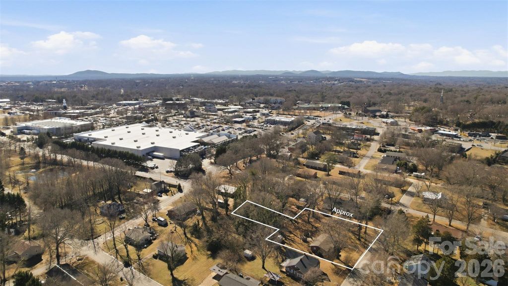 324 17th Avenue NE, Hickory, NC 28601