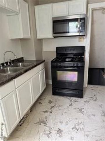 7821 Mead Street, Dearborn, MI 48126