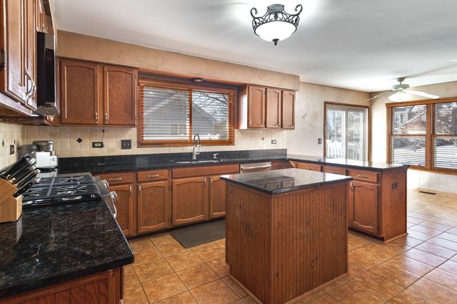 591 Salceda Lane, Mundelein, IL 60060