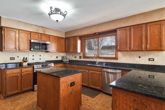 591 Salceda Lane, Mundelein, IL 60060