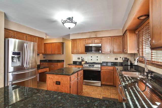 591 Salceda Lane, Mundelein, IL 60060