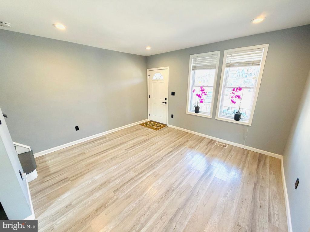 1654 E LYCOMING ST, PHILADELPHIA, PA 19124 — photo 4