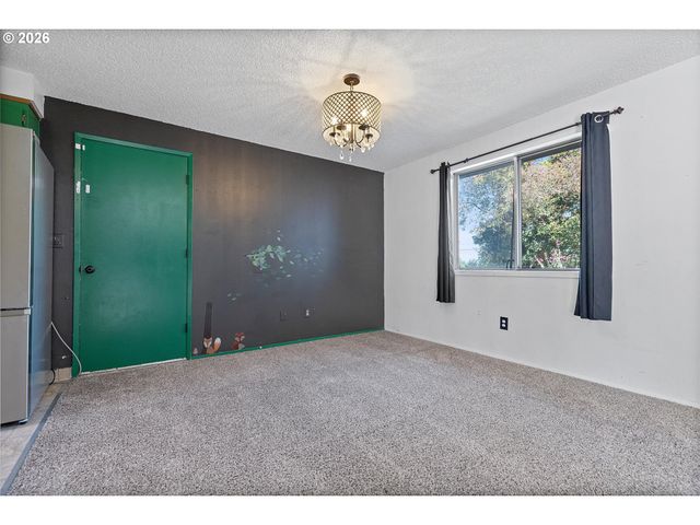 990 Nw ANGELINE Ave, Gresham, OR 97030