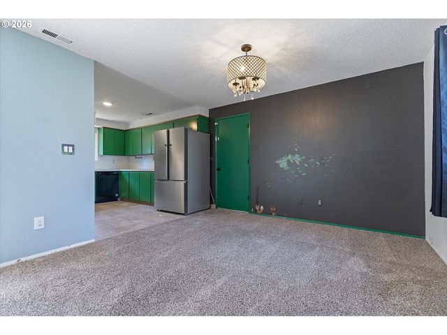 990 Nw ANGELINE Ave, Gresham, OR 97030