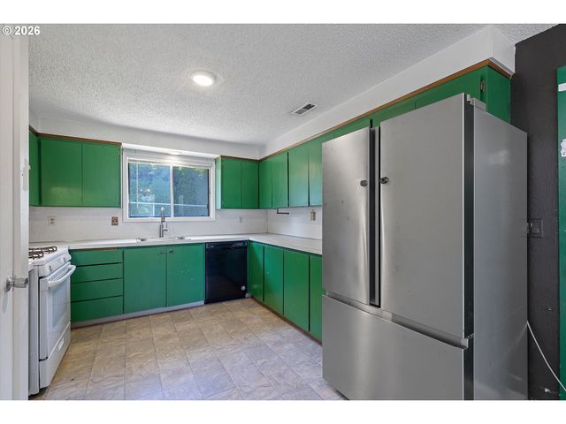 990 Nw ANGELINE Ave, Gresham, OR 97030
