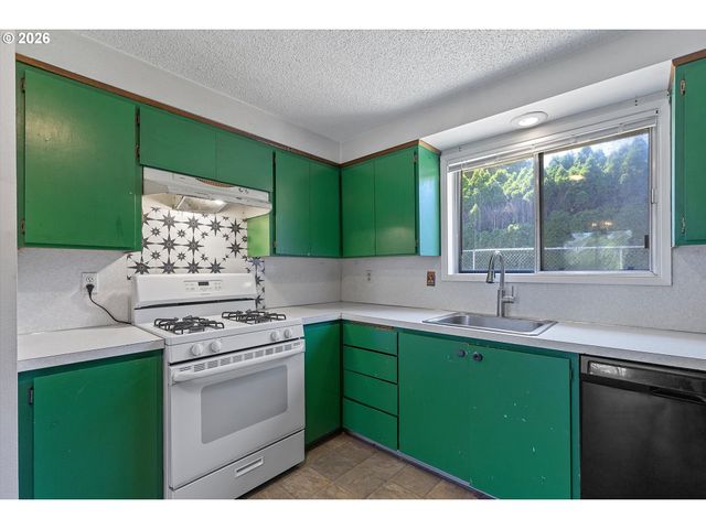 990 Nw ANGELINE Ave, Gresham, OR 97030