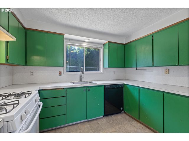 990 Nw ANGELINE Ave, Gresham, OR 97030
