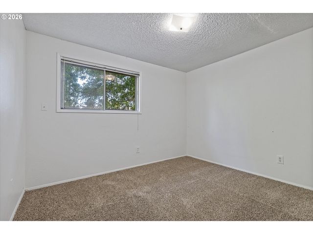 990 Nw ANGELINE Ave, Gresham, OR 97030