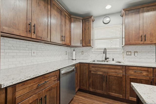 9218 SHADOW CREEK LN, Converse, TX 78109