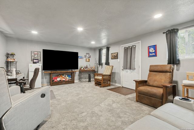 9218 SHADOW CREEK LN, Converse, TX 78109