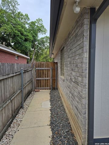 9218 SHADOW CREEK LN, Converse, TX 78109