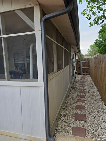 9218 SHADOW CREEK LN, Converse, TX 78109