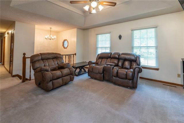 6814 N Liberty Street, Kansas City, MO 64118