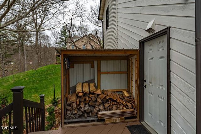 487 Lakeshore Road, Bluff City, TN 37618