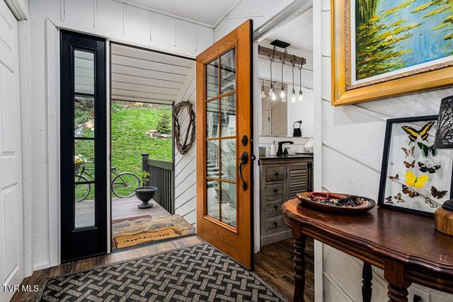 487 Lakeshore Road, Bluff City, TN 37618