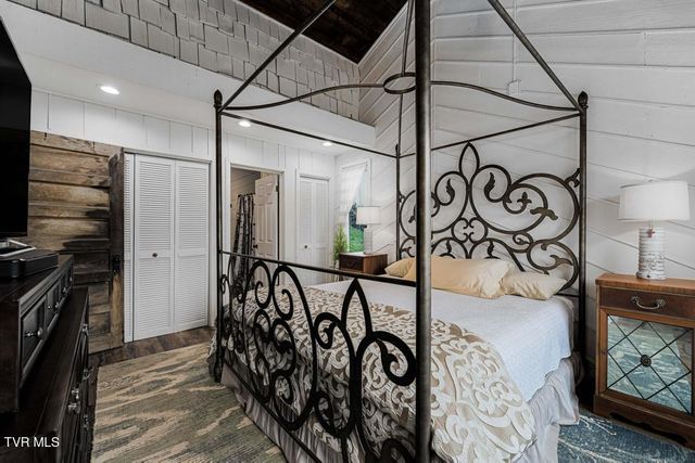 487 Lakeshore Road, Bluff City, TN 37618