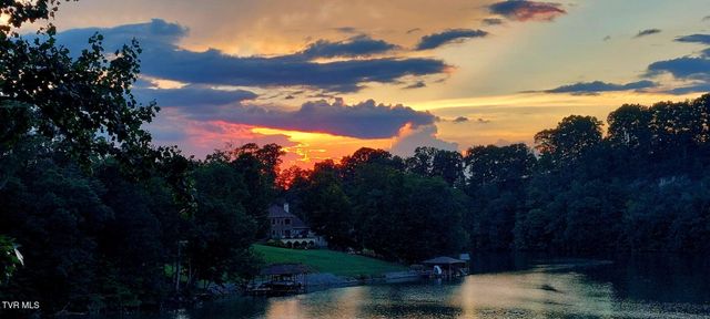 487 Lakeshore Road, Bluff City, TN 37618