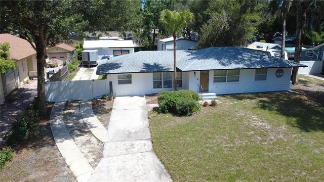 925 E 10TH AVENUE, Mount Dora, FL 32757
