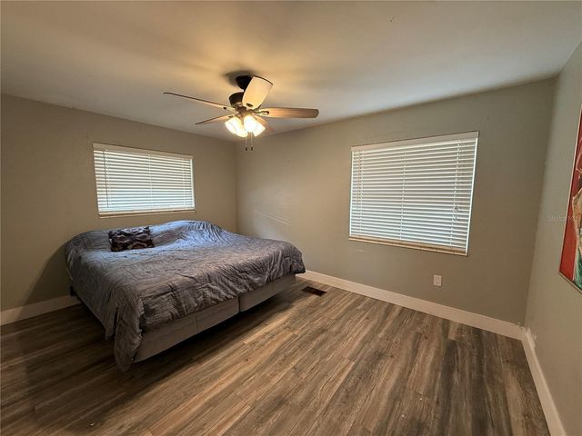925 E 10TH AVENUE, Mount Dora, FL 32757