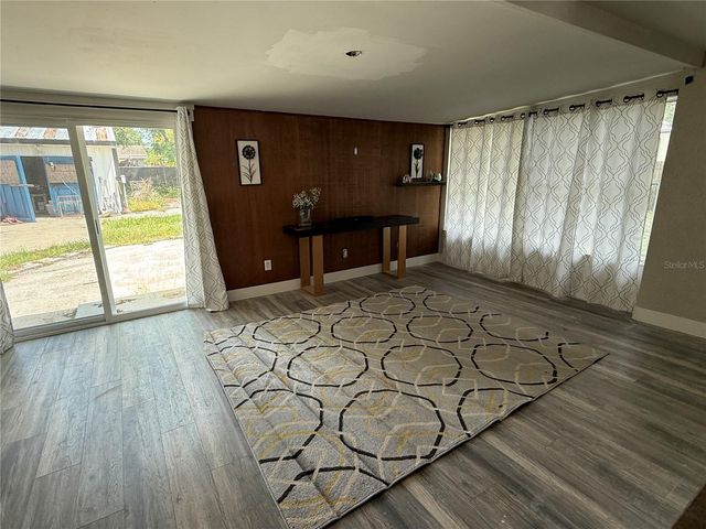925 E 10TH AVENUE, Mount Dora, FL 32757