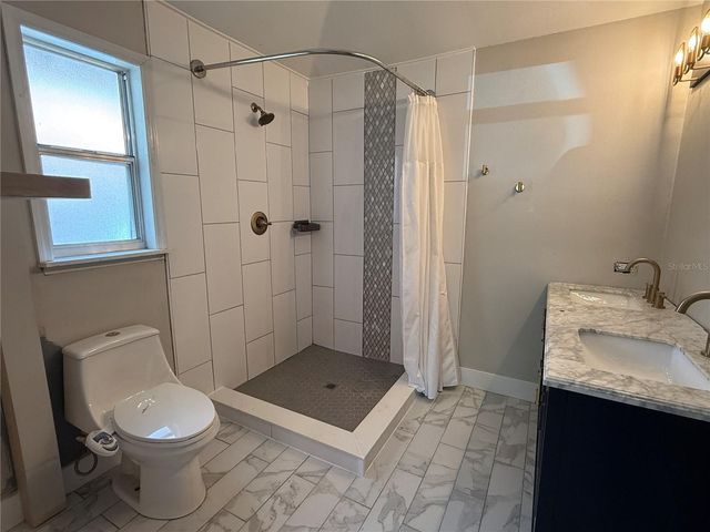 925 E 10TH AVENUE, Mount Dora, FL 32757