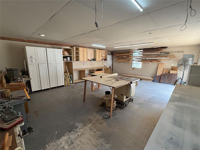 925 E 10TH AVENUE, Mount Dora, FL 32757