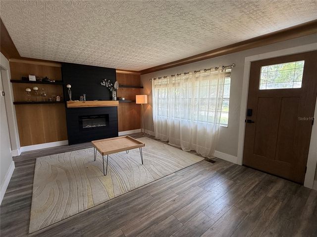 925 E 10TH AVENUE, Mount Dora, FL 32757