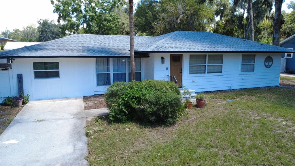 925 E 10TH AVENUE, Mount Dora, FL 32757