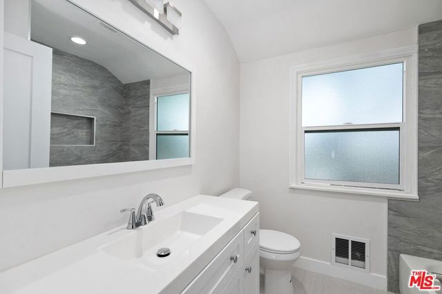 8918 Cadillac Avenue, Los Angeles, CA 90034