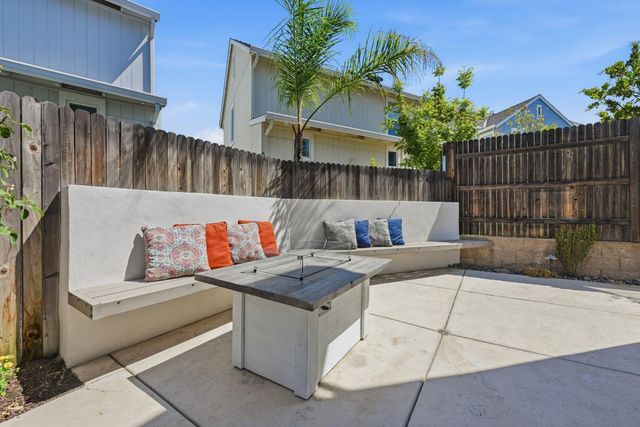849 Farmhouse Way, Folsom, CA 95630