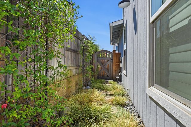 849 Farmhouse Way, Folsom, CA 95630