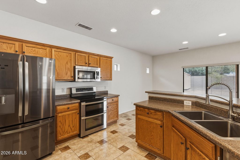 13812 W PORT ROYALE Lane, Surprise, AZ 85379 — photo 4