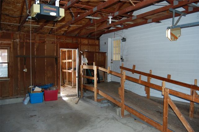 911 S HILL Road, Erie, PA 16509