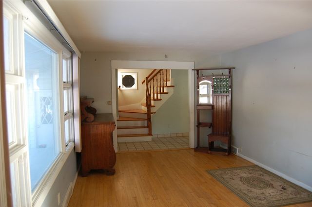 911 S HILL Road, Erie, PA 16509