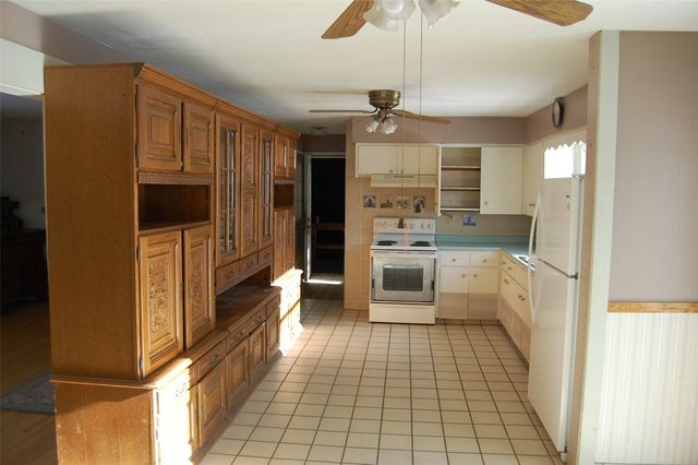 911 S HILL Road, Erie, PA 16509