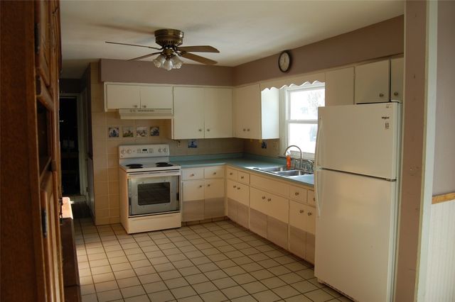 911 S HILL Road, Erie, PA 16509