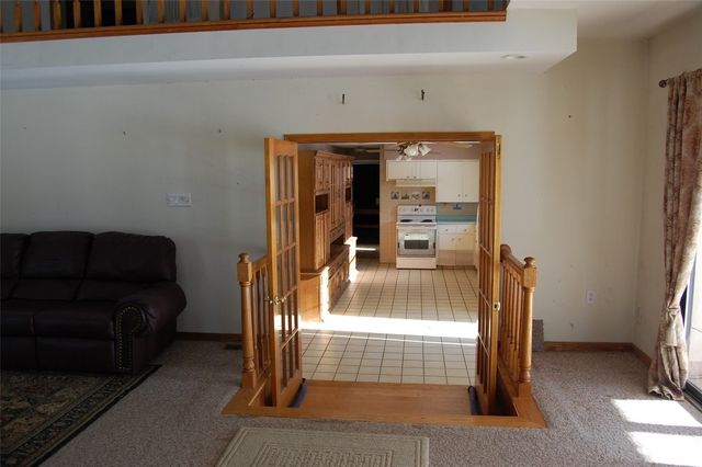 911 S HILL Road, Erie, PA 16509