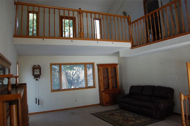 911 S HILL Road, Erie, PA 16509