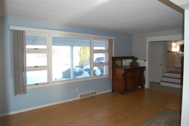 911 S HILL Road, Erie, PA 16509