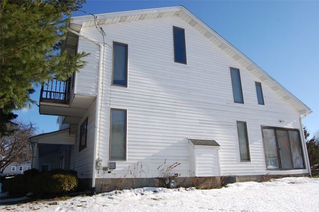 911 S HILL Road, Erie, PA 16509