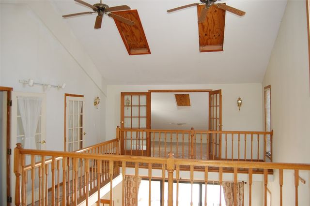 911 S HILL Road, Erie, PA 16509