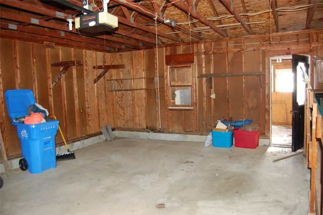 911 S HILL Road, Erie, PA 16509