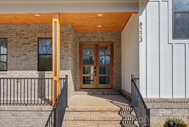 8223 Max Meadows Drive, Charlotte, NC 28227