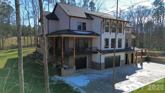 8223 Max Meadows Drive, Charlotte, NC 28227