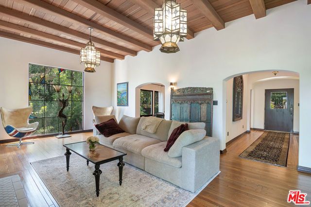 3475 N Knoll Drive, Los Angeles, CA 90068