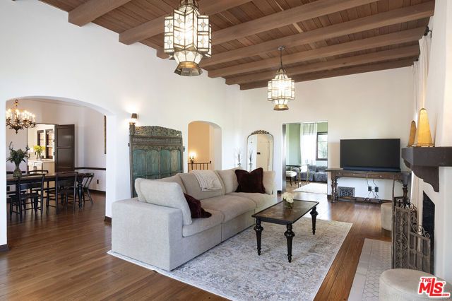 3475 N Knoll Drive, Los Angeles, CA 90068