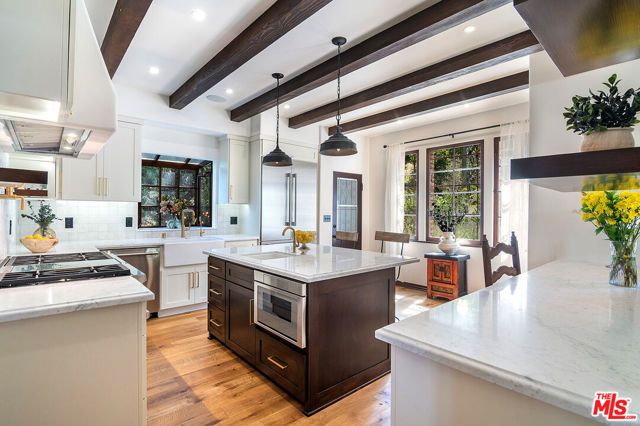3475 N Knoll Drive, Los Angeles, CA 90068