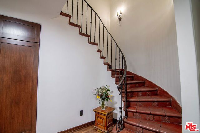 3475 N Knoll Drive, Los Angeles, CA 90068