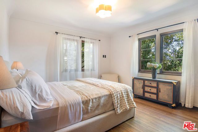 3475 N Knoll Drive, Los Angeles, CA 90068